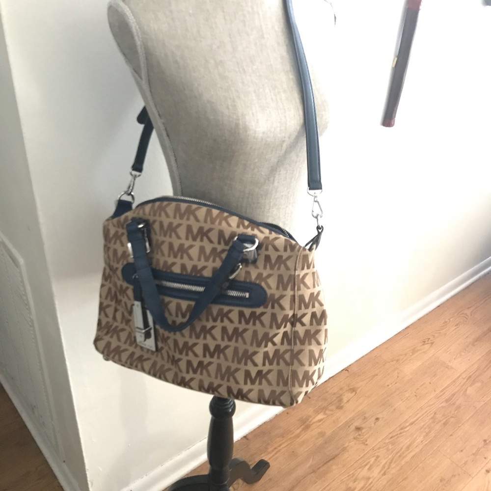 Shoulder bag